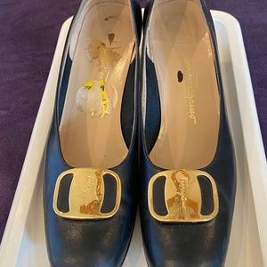 Salvatore Ferragamo Boutique Pumps Navy Size 9AAAA